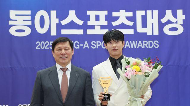 야구선수들의 야구선수로…동아스포츠대상 올해의 선수로 우뚝 선 키움 송성문 “무거운 책임감 갖겠다”