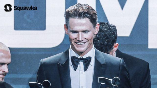 [오피셜] '맨유 떠나 다행이다'...박지성 좋아하던 소년, 나폴리 가 만개! 세리에 선수들이 뽑은 올해의 선수상 받아