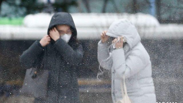 <오늘의 날씨> 최저 영하 14도 ‘극강 한파’⋯중부는 첫눈