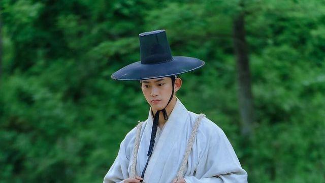 조선시대 한복보다 미적으로 더 퇴화한 현대 남자한복 