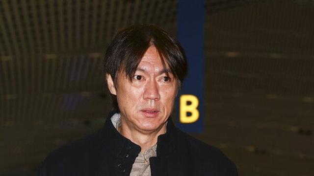 홍명보 축구대표팀 감독, 월드컵 조 추첨식 참가차 출국