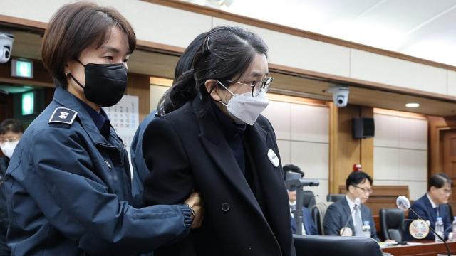 김건희, 진술 전면 거부…증인 무산에 서증만 진행