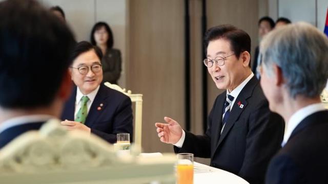 이재명, 5부 요인과 오찬…