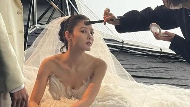 김유정, 웨딩드레스 자태…