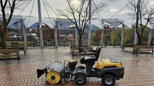 용인특례시, 겨울철 공원의 신속한 제설작업 위해 장비와 자재 확충