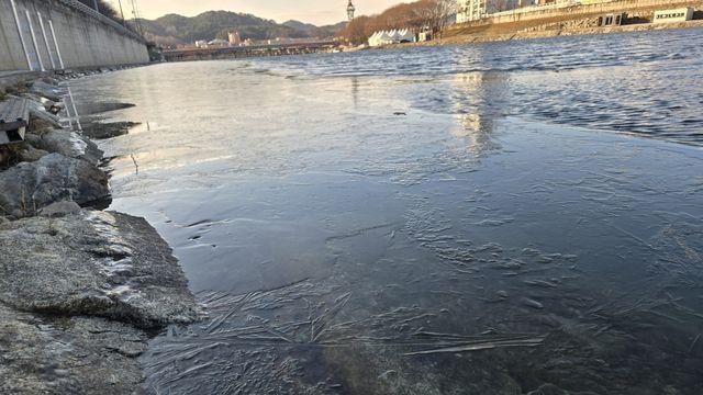 강원 겨울축제장 축제 준비 분주·스키장 제설 시동