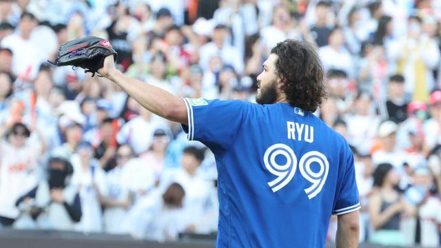 'RYU·99 문신까지 생각' 류현진 토론토 옷 입고 공 던진 폰세, 진짜 토론토 유니폼 입는다