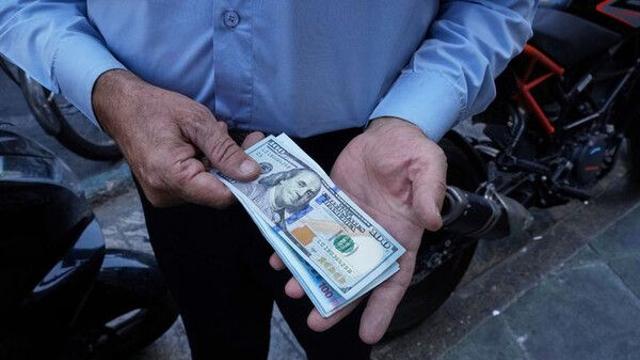 이란 리알화, 1달러당 120만 리알로 사상 최저치 하락