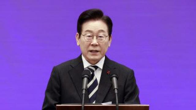 외신기자 만난 李대통령 