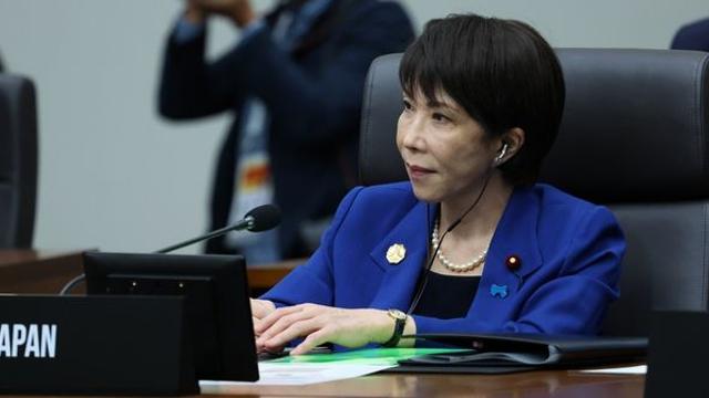 “닥치고 나한테 투자해”…일본 총리, 국제 공식 석상서 충격 발언한 사연