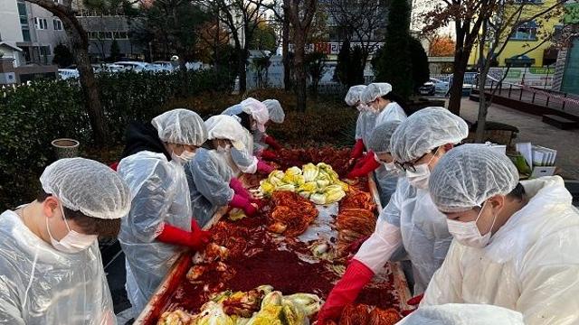 완미족발-KT위즈, 2025시즌 ‘완미족발 홈런존’ 운영… 총 480만 원 기부금 적립