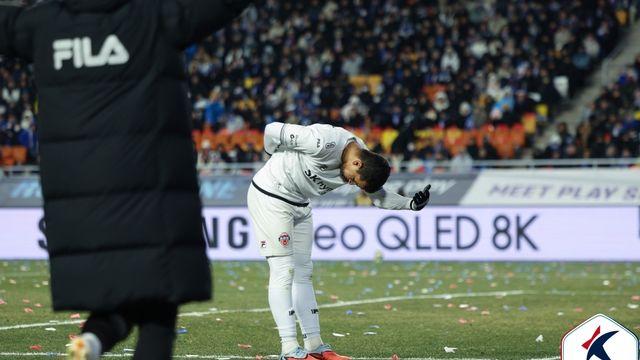 'K리그 명가' 수원 삼성, 승격 적신호…골키퍼 치명적 실책→'유리 PK 결승골' 제주에 0-1 패 [승강 PO 리뷰]