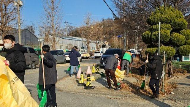 광명시 학온동, 주민들과 함께 마을 낙엽 대청소