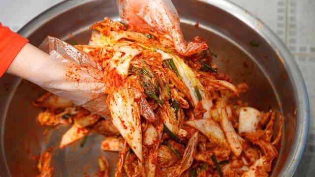 '자취생, 요리 왕초보까지 도전 가능..' 겨울철 대표 밥도둑 반찬 겉절이, 집에서 단 15분 만에 만드는 방법