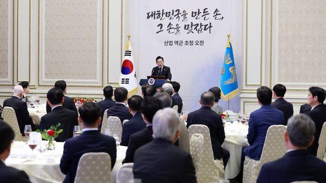 이 대통령 “놀라운 韓, 그 중심에 산업 역군 있어”