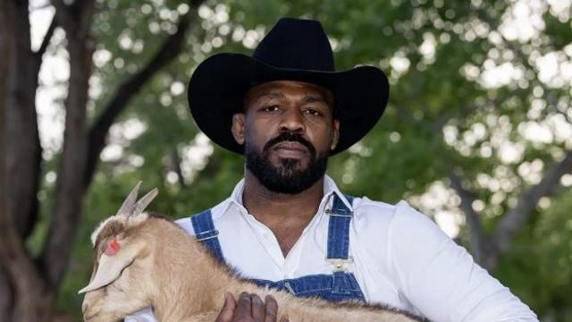 ‘도발 발언 날렸다’ UFC GOAT 향해 “겁쟁이, 지기 싫어서 도망간 거지”…존 존스 헤비급 간 이유 주장