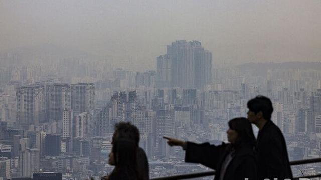 '규제지역' 청약 문턱 높아졌지만…반포·성남·의왕 '흥행몰이'