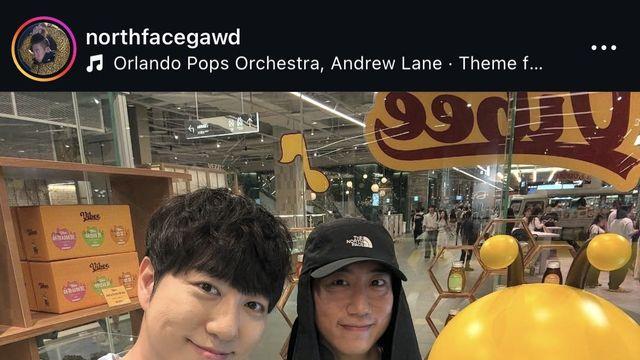 궤도와 사진찍은 래퍼 노스페이스갓 