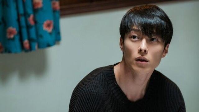 장기용, 잠든 안은진 바라보는 눈빛…심쿵 유발 스틸 공개('키스는 괜히 해서!')