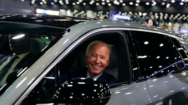 美, 2031년 자동차 연비 기준 30% 낮춘다···바이든 규제 뒤집기(종합)