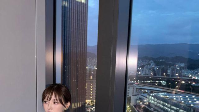 웬디, 소파에 기대며 드러나는 ‘뼈말라 몸매’… 청초함 MAX [AI 포토컷]