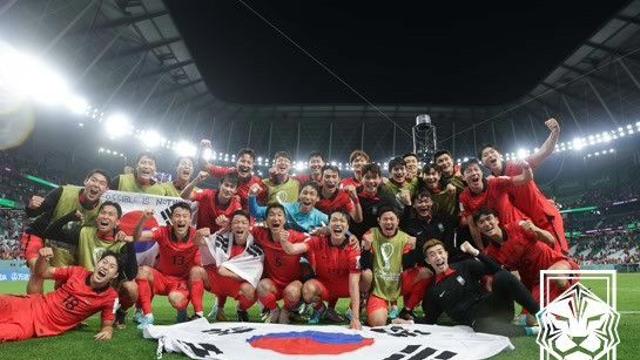 대박! '韓 축구 영광의 12월 3일'…외신도 주목 