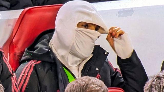 ‘최악의 부진’ 살라, 설마 3경기 연속 벤치? 슬롯 감독은 “아직 생각 안 했어, 누가 선발로 나설지 몰라”