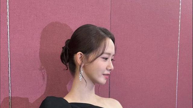 임윤아 완벽 미모 과시…블랙 원피스 찰떡 소화