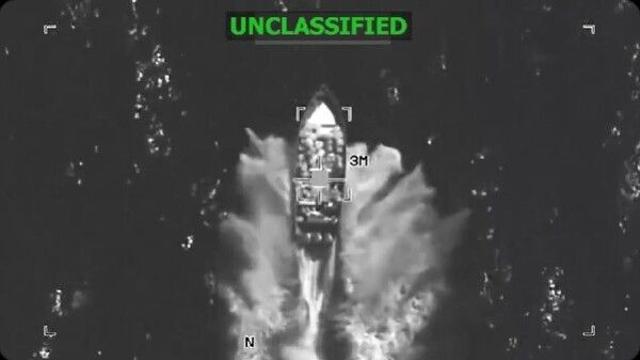 미군, '생존자 공격' 논란 속 마약 의심선 또 격침…