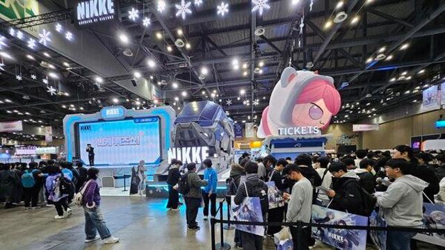 [AGF 2025] 행복 동력 열차 대기중입니다!...지휘관을 기다리고 있는 ‘승리의 여신: 니케’의 부스 현장