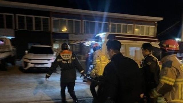 태안 천리포 해상 전복 어선 승선원 2명 숨진 채 발견(종합)