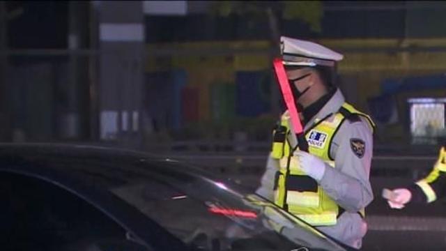 음주운전하다 도로 한복판서 잠든 20대…잠 깨자 순찰차도 추돌