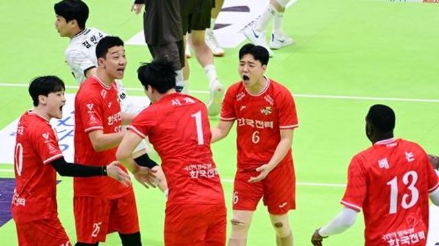 '베논 37점' 한국전력, OK에 역전승…GS칼텍스는 3위로 도약(종합)