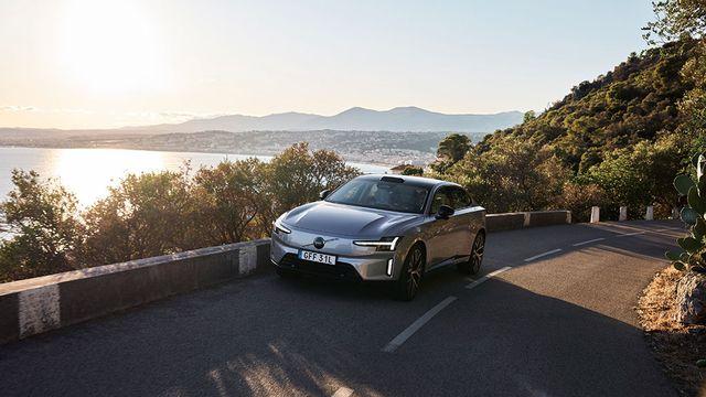 볼보의 새로운 언어, ES90을 기록하다