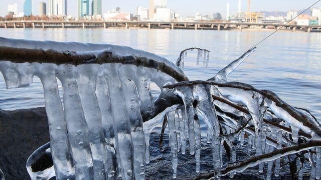 <주말 날씨> 절기 ‘대설’ 빙판길 유의⋯일요일은 구름 많음