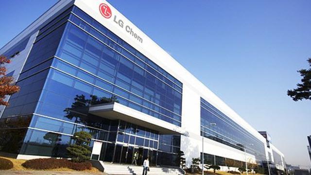 LG화학, LG엔솔 지분 활용시 9조 확보 가능…위기 극복할까