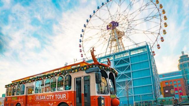 울산 도심에 ‘움직이는 산타하우스’ 등장
