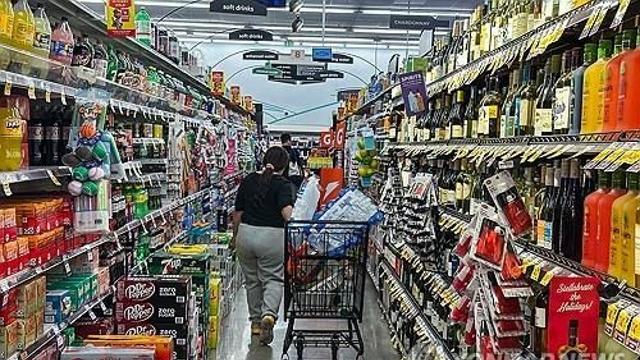 미국 9월 PCE 물가 1년 반 만에 최대 상승…금리 인하 기대는 여전