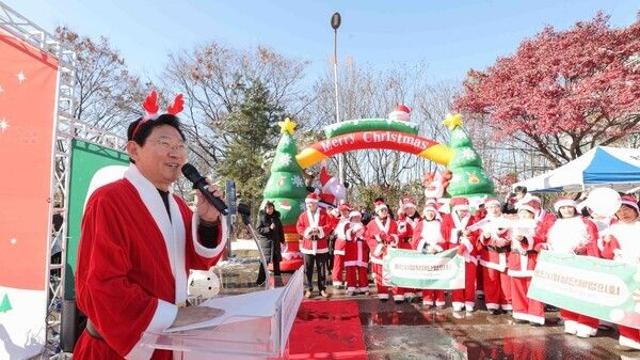 이상일 용인시장, '일일 산타' 변신...'제6회 시크릿산타' 봉사자들 격려