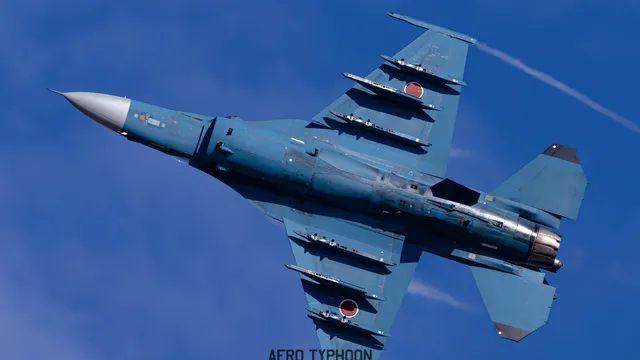 R5M2로 일본가서 전투기 찍어옴