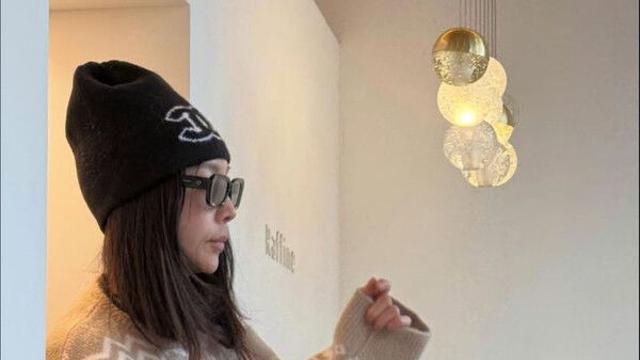 62세 황신혜 남다른 패션 감각…세월 비껴간 미모