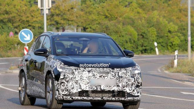 새롭게 돌아오는 아우디  Q4 e-트론, 단순 페이스리프트 그 이상…실내 완전 탈바꿈 예고