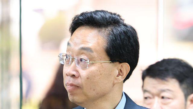 ‘8억 뇌물’ 전준경 민주연 前부원장 징역 3년…法 