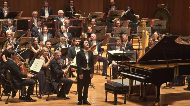 임윤찬 손끝에서 퍼진 재즈 선율…첫선 보인 라벨 협주곡