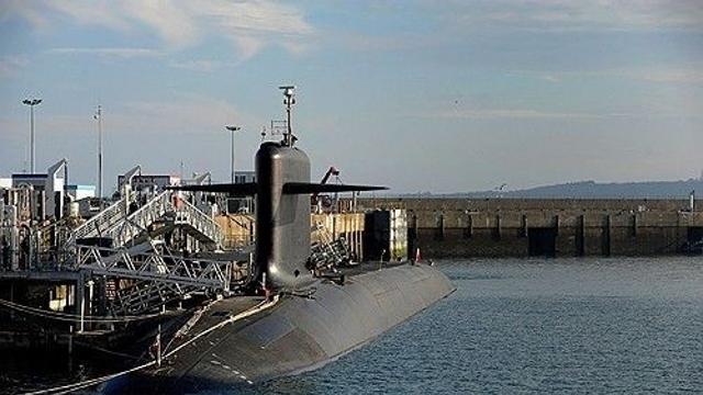 프랑스 핵잠수함 기지 상공서 드론 5대 포착…격추 사격