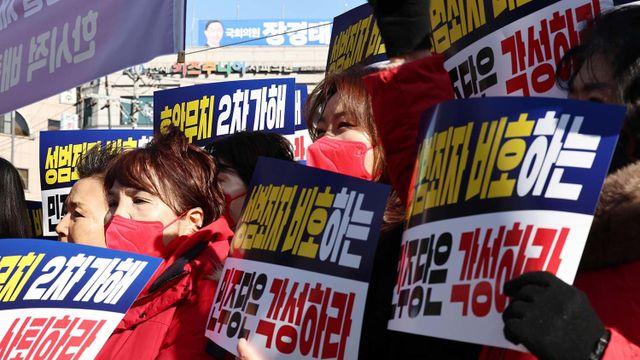 장경태 공격 와중에... 국힘 대변인, 강제추행 혐의로 고소당해