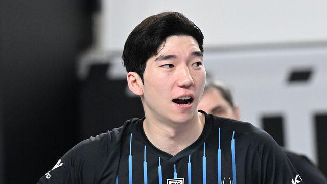 ‘레오·허수봉 20점 쌍포’ 현대캐피탈, KB손보 누르고 2위 도약