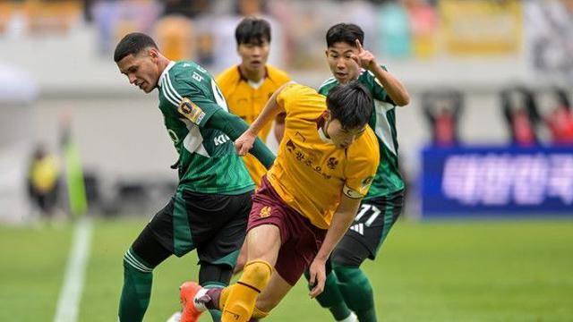 ‘이승우 결승골 후 퇴장’ 전북, 광주에 연장전 승리! 포옛 공백 뚫고 ‘2관왕’ 달성 [코리아컵 현장 리뷰]