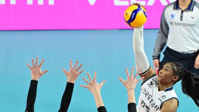 '10연승' 도로공사 상승세 이끈 모마, 2R MVP 수상…남자부는 대한항공 러셀