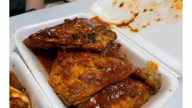 미군들이 줄서서 먹는다는 치킨집.jpg